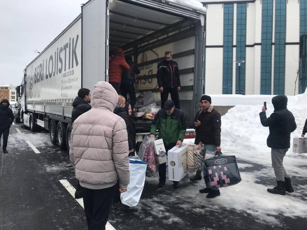 Deprem bölgesine yardım kampanyası başladı! İşte bölgede en çok ihtiyaç duyulan malzemeler ve yardım yapılacak adresler 2